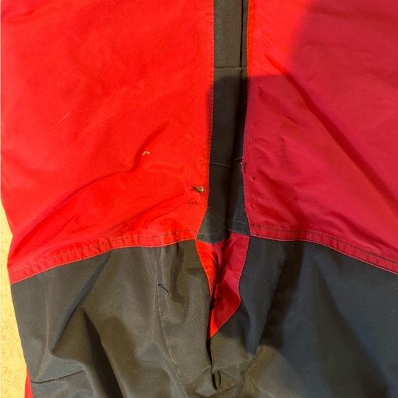 Unisex Helly Hansen one piece ski suit. - Picture 6 of 6